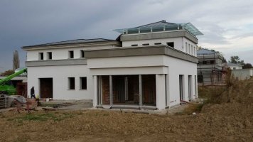 Villa monofamiliare con piscina a Parmamia