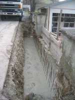 Contenimento stradale nel cimitero di Vigolone